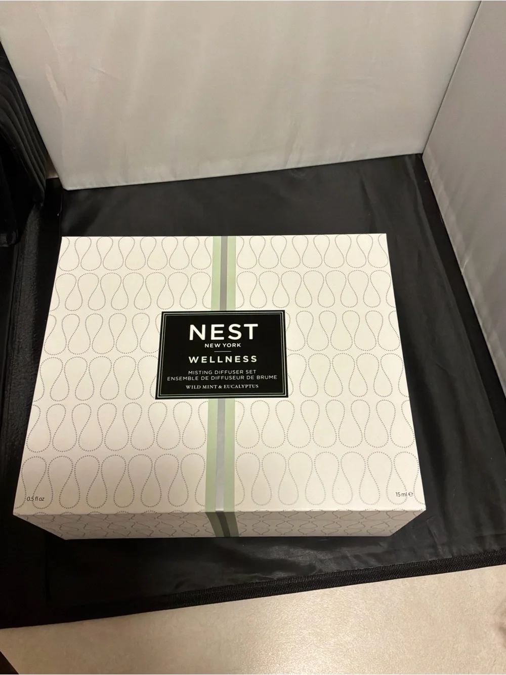 NEST Fragrances White & Silver Wellness Ultrasonic Diffuser Set,NIB